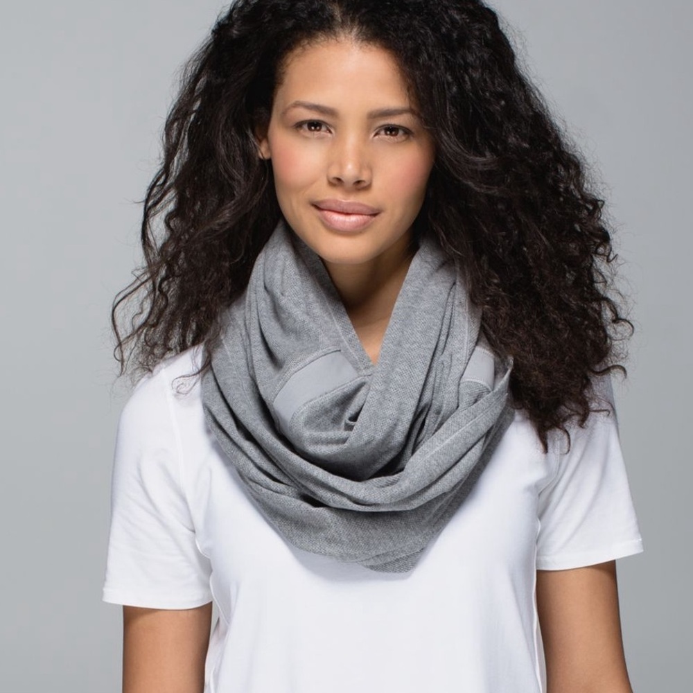 Lululemon Sun Salutation Circle Scarf Heathered Medium Grey